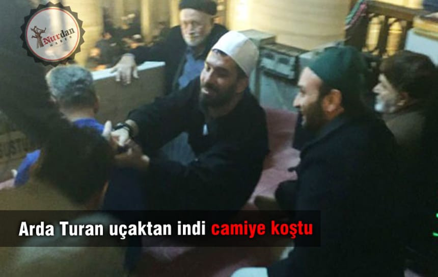 Arda Turan uçaktan indi camiye koştu