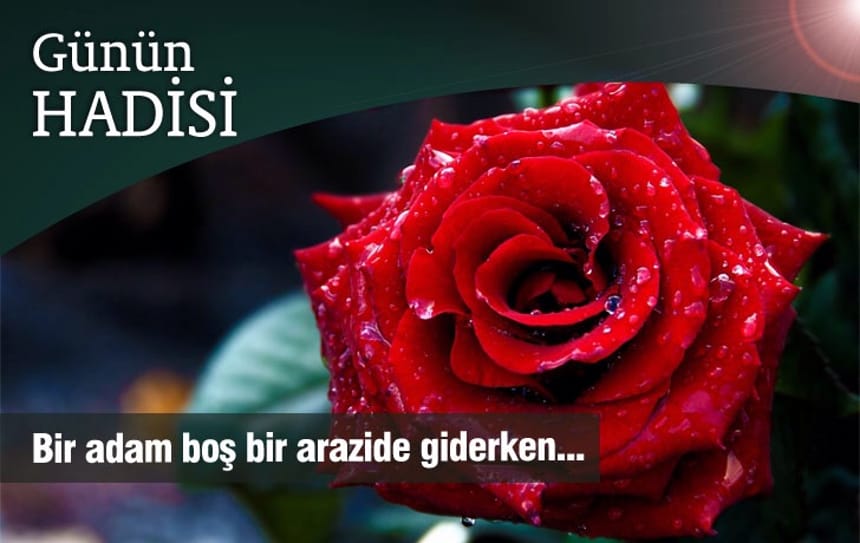 Bir adam boş bir arazide giderken…