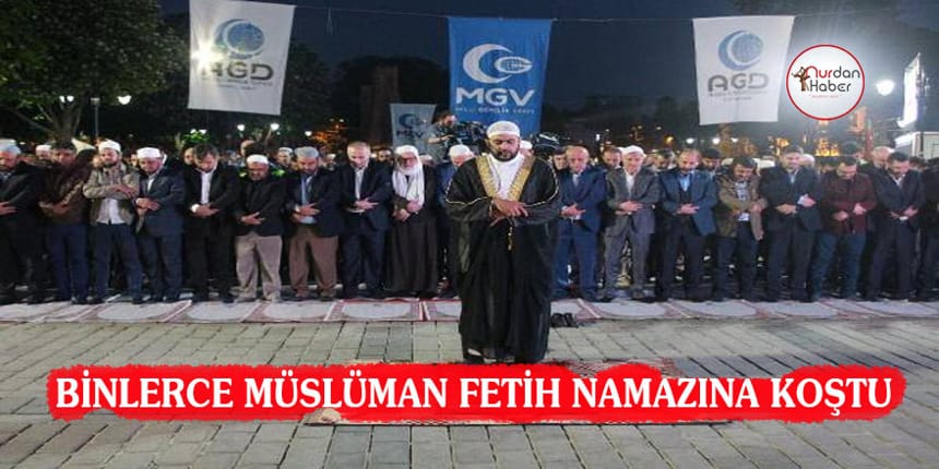 Ayasofya önünde Fetih Namazı