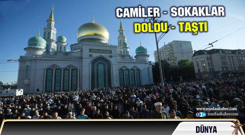 Moskova’da müslümanlar camiye sığmadı