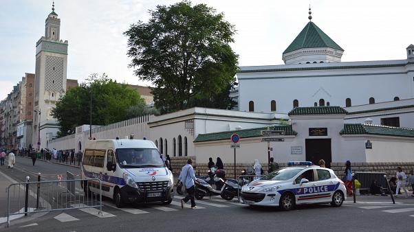 Fransa’da camiye silahlı saldırı…