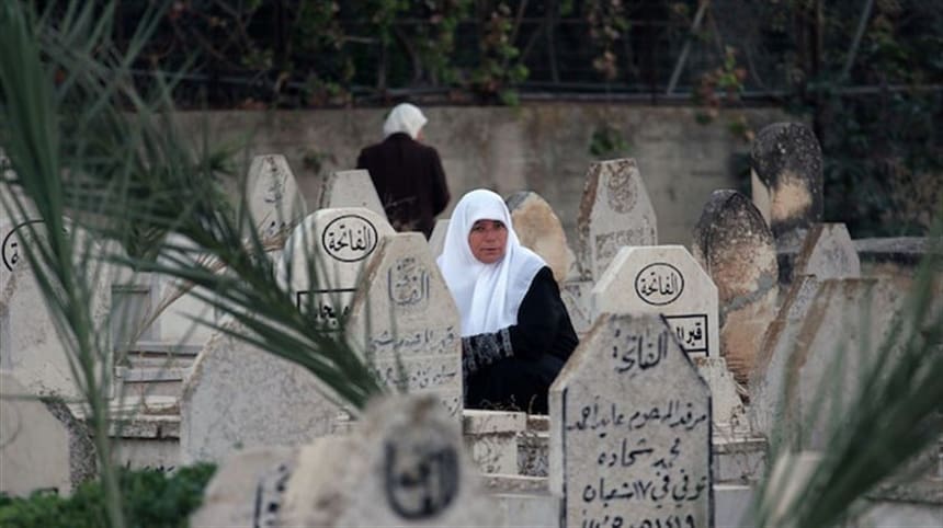 İsrail mezarlıkları dinliyor!