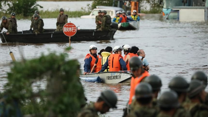 Japonya’daki Hagibis Tayfunu’nun vurduğu bölgelerde kurtarma çalışmaları sürüyor