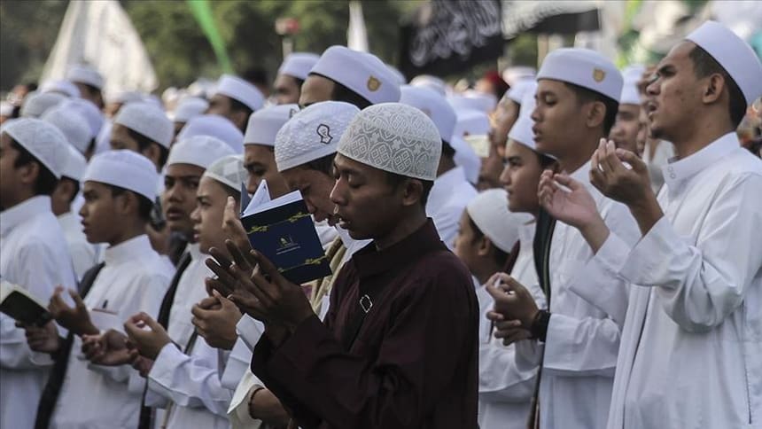 Endonezya’da binlerce kişi Mevlit Kandili’ni kutladı