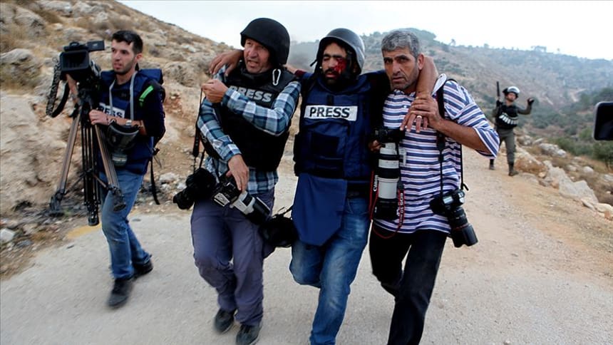 İsrail saldırısında gözünü kaybeden Filistinli gazeteciye büyük destek