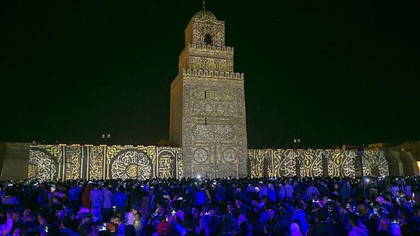 Tunus’ta yüzbinlerce kişi Mevlit Kandili’ni Kayravan’da kutladı