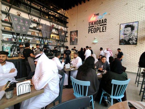 Suudi Arabistan’da kadınlara restoran yeniliği