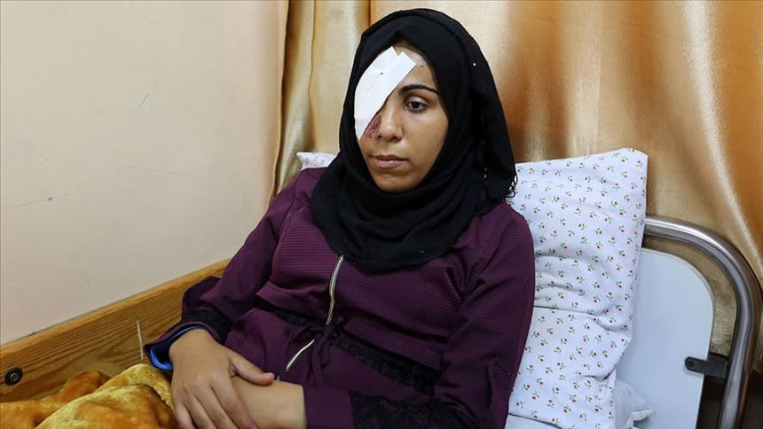 Filistinli genç kız Büyük Dönüş Yürüyüşü gösterilerinde gözünü kaybetti