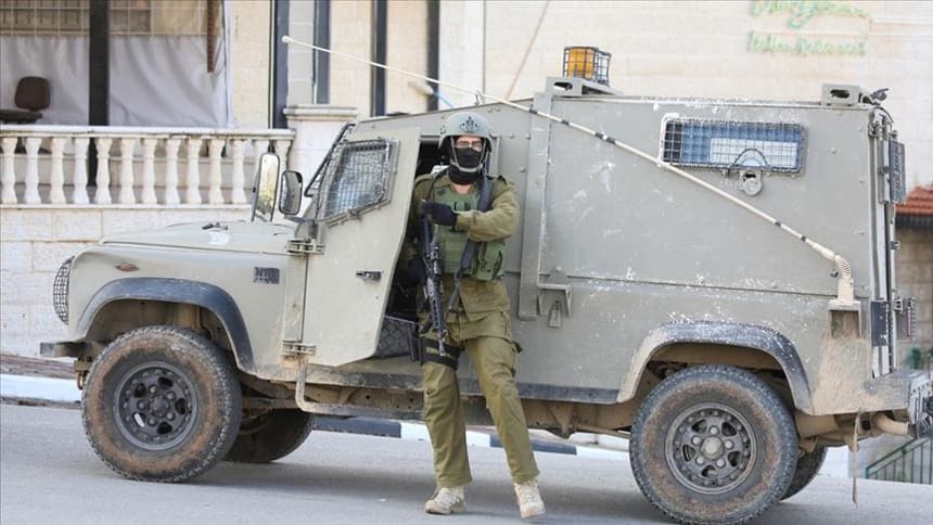 İsrail güçleri, Filistin Devlet Televizyonu çalışanlarını gözaltına aldı