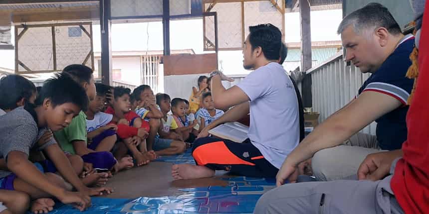 Filipinlerin güneyinde Badjao (Filipin Çingeneleri) Kabilesi ile Nur Dersleri!