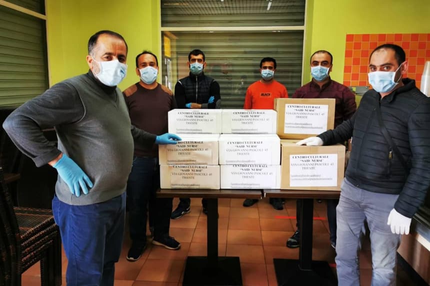 İtalya’daki Said Nursi Camii’nden sağlık çalışanlarına yemek hizmeti